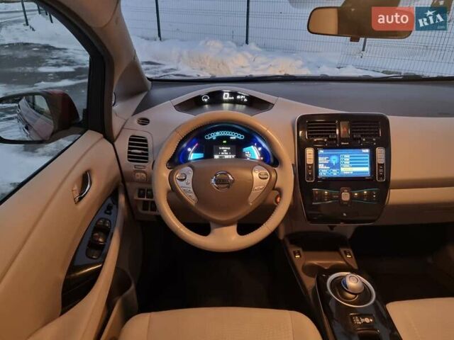 Красный Ниссан Лиф, объемом двигателя 0 л и пробегом 94 тыс. км за 5499 $, фото 33 на Automoto.ua