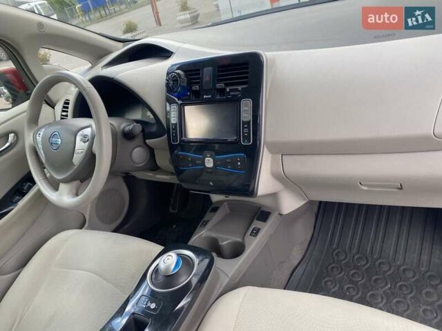 Красный Ниссан Лиф, объемом двигателя 0 л и пробегом 138 тыс. км за 4500 $, фото 11 на Automoto.ua