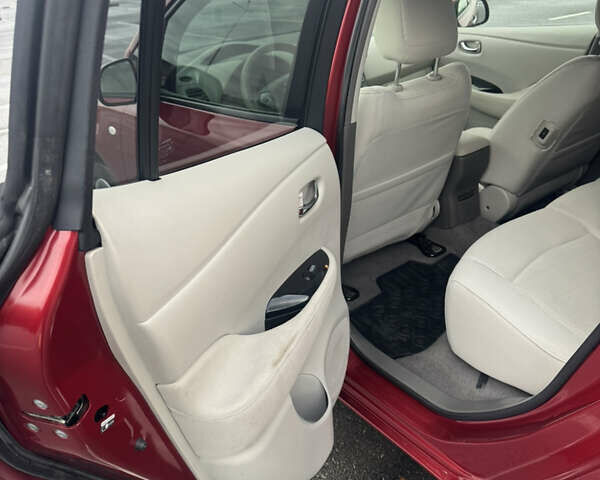 Красный Ниссан Лиф, объемом двигателя 0 л и пробегом 165 тыс. км за 4300 $, фото 11 на Automoto.ua