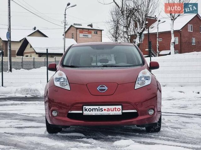 Красный Ниссан Лиф, объемом двигателя 0 л и пробегом 94 тыс. км за 5499 $, фото 2 на Automoto.ua