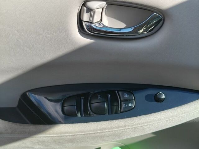 Червоний Ніссан Ліф, об'ємом двигуна 0 л та пробігом 165 тис. км за 5000 $, фото 6 на Automoto.ua