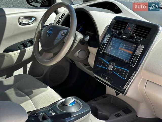 Червоний Ніссан Ліф, об'ємом двигуна 0 л та пробігом 98 тис. км за 6990 $, фото 30 на Automoto.ua