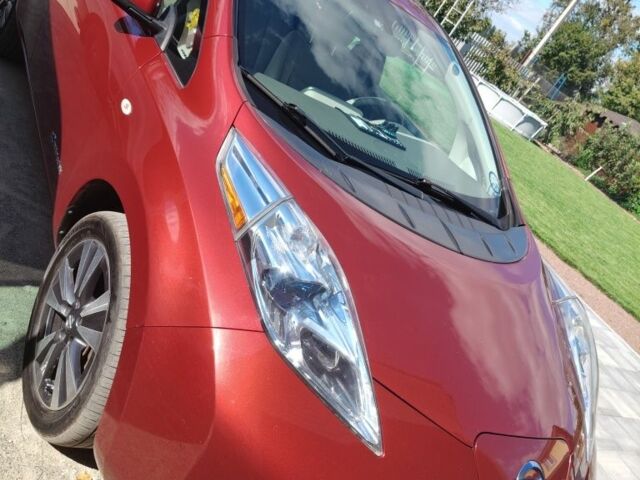 Червоний Ніссан Ліф, об'ємом двигуна 0 л та пробігом 165 тис. км за 5000 $, фото 3 на Automoto.ua