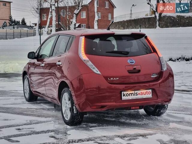 Красный Ниссан Лиф, объемом двигателя 0 л и пробегом 94 тыс. км за 5499 $, фото 5 на Automoto.ua