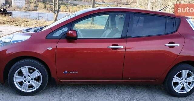 Красный Ниссан Лиф, объемом двигателя 0 л и пробегом 108 тыс. км за 6100 $, фото 8 на Automoto.ua