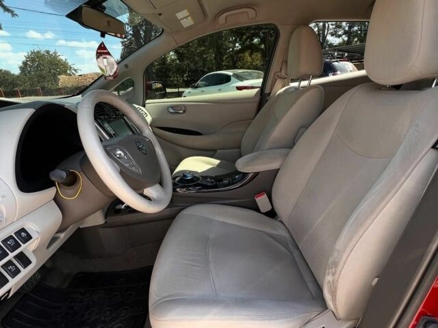 Красный Ниссан Лиф, объемом двигателя 0 л и пробегом 105 тыс. км за 6800 $, фото 14 на Automoto.ua