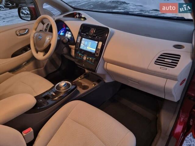 Красный Ниссан Лиф, объемом двигателя 0 л и пробегом 94 тыс. км за 5499 $, фото 32 на Automoto.ua