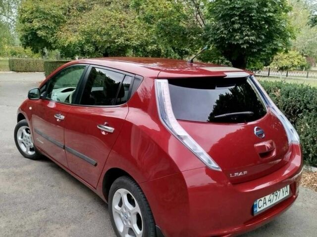 Красный Ниссан Лиф, объемом двигателя 0 л и пробегом 93 тыс. км за 5400 $, фото 3 на Automoto.ua