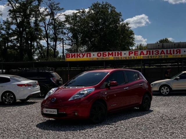 Красный Ниссан Лиф, объемом двигателя 0 л и пробегом 105 тыс. км за 6800 $, фото 1 на Automoto.ua