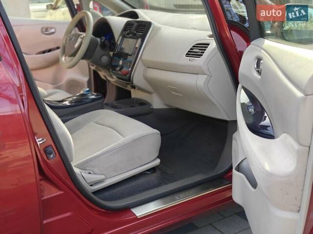 Червоний Ніссан Ліф, об'ємом двигуна 0 л та пробігом 127 тис. км за 4250 $, фото 17 на Automoto.ua