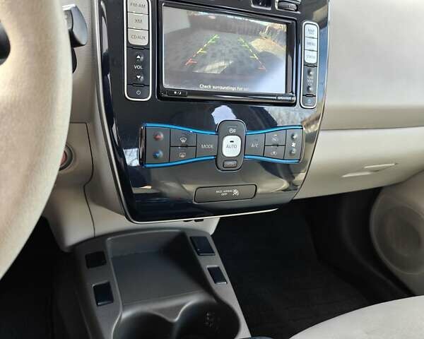 Червоний Ніссан Ліф, об'ємом двигуна 0 л та пробігом 127 тис. км за 4250 $, фото 23 на Automoto.ua