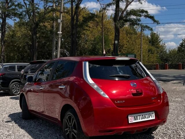 Красный Ниссан Лиф, объемом двигателя 0 л и пробегом 105 тыс. км за 6800 $, фото 5 на Automoto.ua