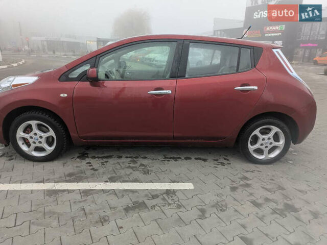 Красный Ниссан Лиф, объемом двигателя 0 л и пробегом 159 тыс. км за 4900 $, фото 1 на Automoto.ua
