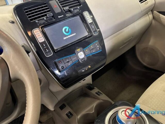 Красный Ниссан Лиф, объемом двигателя 0 л и пробегом 150 тыс. км за 4450 $, фото 7 на Automoto.ua