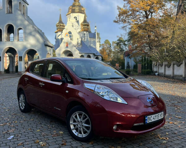 Красный Ниссан Лиф, объемом двигателя 0 л и пробегом 117 тыс. км за 4500 $, фото 3 на Automoto.ua