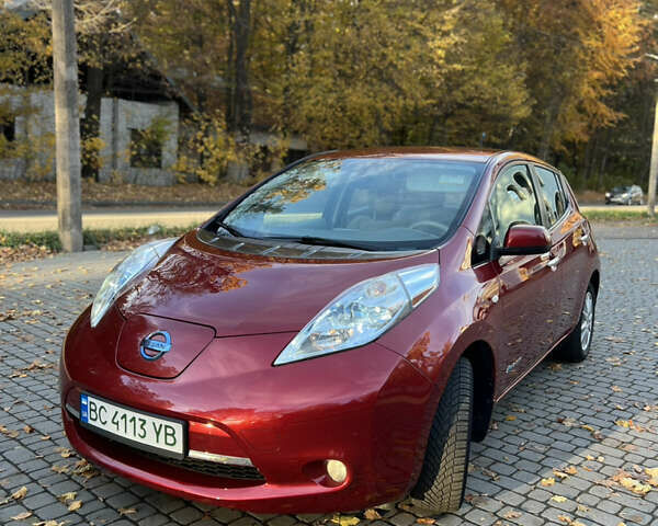 Красный Ниссан Лиф, объемом двигателя 0 л и пробегом 117 тыс. км за 4500 $, фото 2 на Automoto.ua