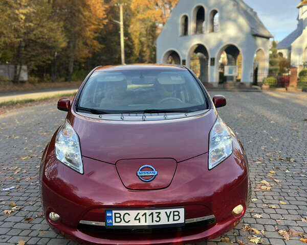 Красный Ниссан Лиф, объемом двигателя 0 л и пробегом 117 тыс. км за 4500 $, фото 1 на Automoto.ua