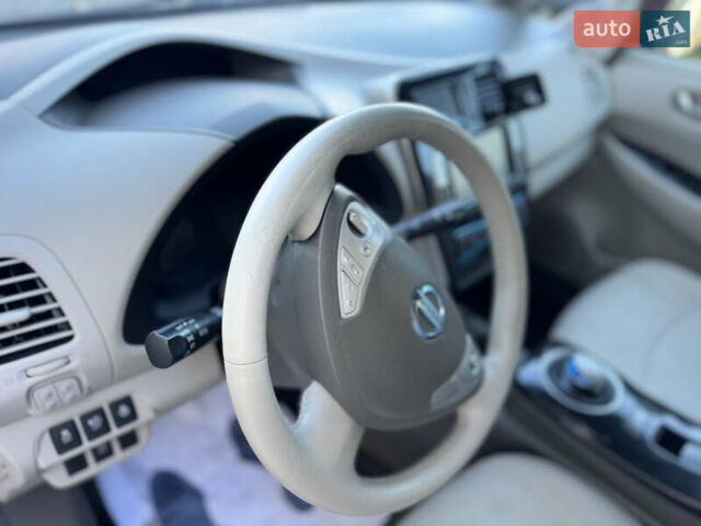 Червоний Ніссан Ліф, об'ємом двигуна 0 л та пробігом 140 тис. км за 4300 $, фото 15 на Automoto.ua