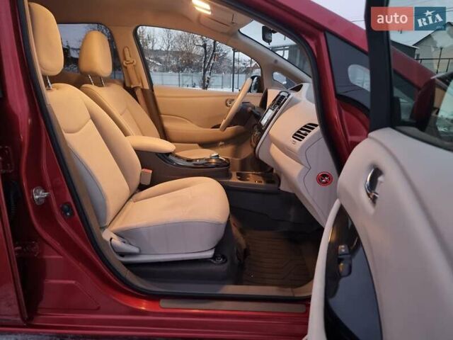 Красный Ниссан Лиф, объемом двигателя 0 л и пробегом 94 тыс. км за 5499 $, фото 30 на Automoto.ua