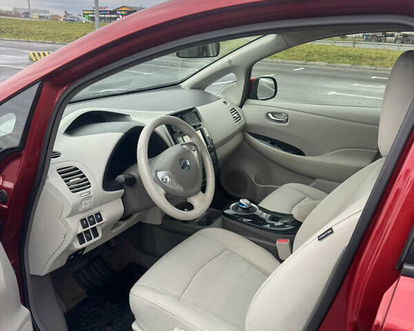 Красный Ниссан Лиф, объемом двигателя 0 л и пробегом 165 тыс. км за 4300 $, фото 4 на Automoto.ua