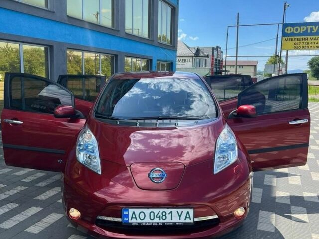 Красный Ниссан Лиф, объемом двигателя 0 л и пробегом 140 тыс. км за 5100 $, фото 5 на Automoto.ua
