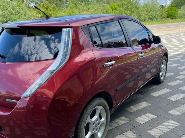 Красный Ниссан Лиф, объемом двигателя 0 л и пробегом 140 тыс. км за 5100 $, фото 4 на Automoto.ua