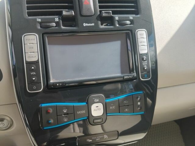 Червоний Ніссан Ліф, об'ємом двигуна 0 л та пробігом 165 тис. км за 5000 $, фото 4 на Automoto.ua