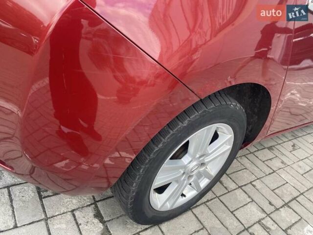 Красный Ниссан Лиф, объемом двигателя 0 л и пробегом 138 тыс. км за 4500 $, фото 2 на Automoto.ua