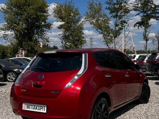 Красный Ниссан Лиф, объемом двигателя 0 л и пробегом 105 тыс. км за 6800 $, фото 4 на Automoto.ua