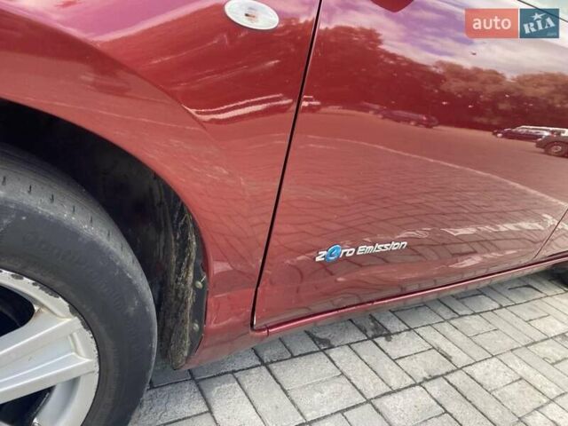 Красный Ниссан Лиф, объемом двигателя 0 л и пробегом 138 тыс. км за 4500 $, фото 5 на Automoto.ua