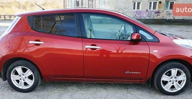 Красный Ниссан Лиф, объемом двигателя 0 л и пробегом 108 тыс. км за 6100 $, фото 11 на Automoto.ua