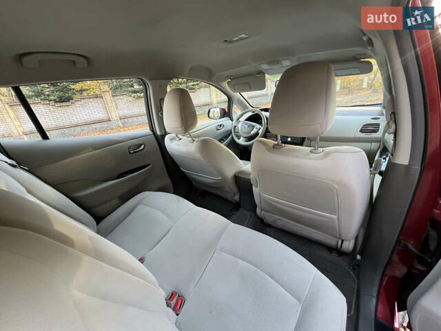 Красный Ниссан Лиф, объемом двигателя 0 л и пробегом 117 тыс. км за 4500 $, фото 7 на Automoto.ua