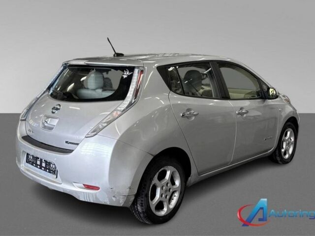 Красный Ниссан Лиф, объемом двигателя 0 л и пробегом 150 тыс. км за 4450 $, фото 5 на Automoto.ua