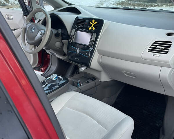 Червоний Ніссан Ліф, об'ємом двигуна 0 л та пробігом 131 тис. км за 5250 $, фото 9 на Automoto.ua