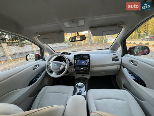 Красный Ниссан Лиф, объемом двигателя 0 л и пробегом 117 тыс. км за 4500 $, фото 8 на Automoto.ua