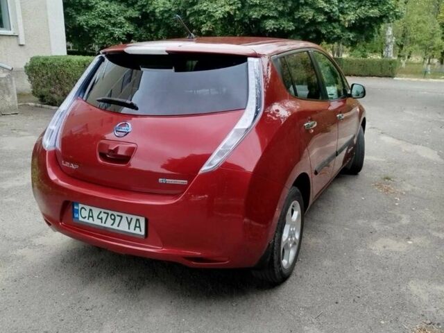 Красный Ниссан Лиф, объемом двигателя 0 л и пробегом 93 тыс. км за 5400 $, фото 2 на Automoto.ua