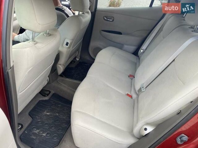 Красный Ниссан Лиф, объемом двигателя 0 л и пробегом 138 тыс. км за 4500 $, фото 10 на Automoto.ua