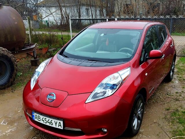 Красный Ниссан Лиф, объемом двигателя 0 л и пробегом 174 тыс. км за 4200 $, фото 1 на Automoto.ua