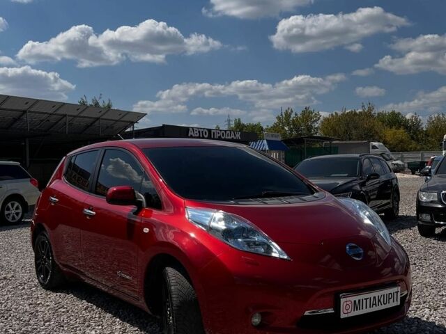 Красный Ниссан Лиф, объемом двигателя 0 л и пробегом 105 тыс. км за 6800 $, фото 3 на Automoto.ua