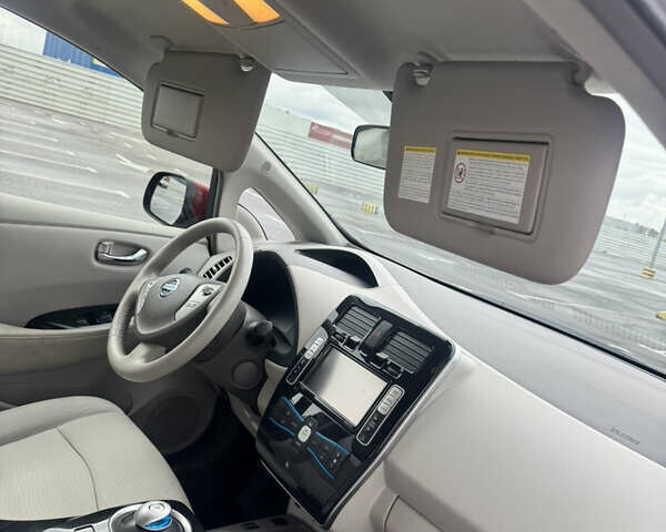 Красный Ниссан Лиф, объемом двигателя 0 л и пробегом 165 тыс. км за 4300 $, фото 17 на Automoto.ua