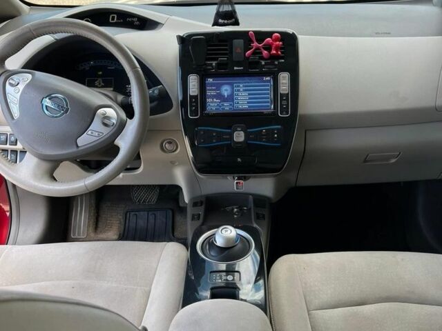 Красный Ниссан Лиф, объемом двигателя 0 л и пробегом 140 тыс. км за 5100 $, фото 3 на Automoto.ua