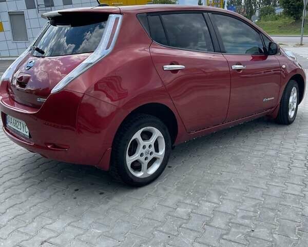 Красный Ниссан Лиф, объемом двигателя 0 л и пробегом 133 тыс. км за 6200 $, фото 1 на Automoto.ua