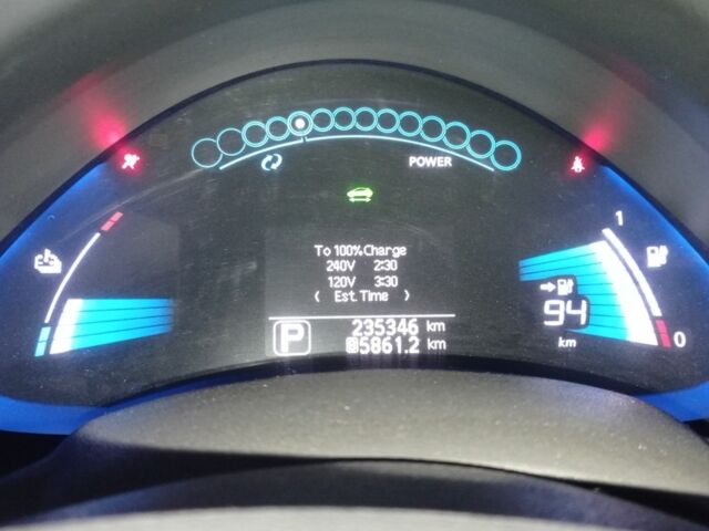 Красный Ниссан Лиф, объемом двигателя 0 л и пробегом 235 тыс. км за 5150 $, фото 5 на Automoto.ua