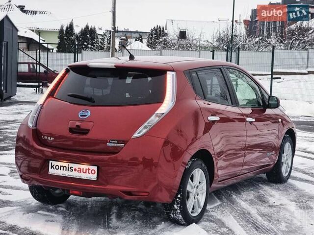 Красный Ниссан Лиф, объемом двигателя 0 л и пробегом 94 тыс. км за 5499 $, фото 6 на Automoto.ua