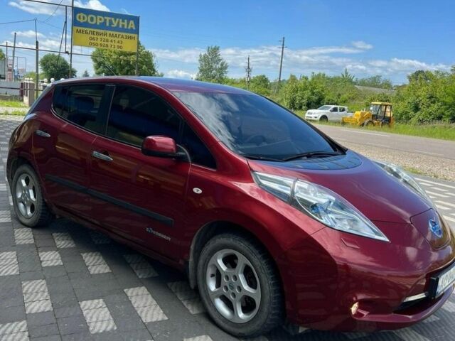 Красный Ниссан Лиф, объемом двигателя 0 л и пробегом 140 тыс. км за 5100 $, фото 1 на Automoto.ua