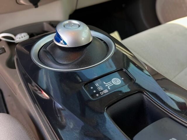 Красный Ниссан Лиф, объемом двигателя 0 л и пробегом 105 тыс. км за 6800 $, фото 9 на Automoto.ua