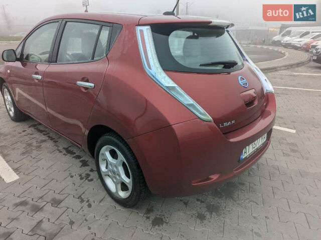 Красный Ниссан Лиф, объемом двигателя 0 л и пробегом 159 тыс. км за 4900 $, фото 2 на Automoto.ua