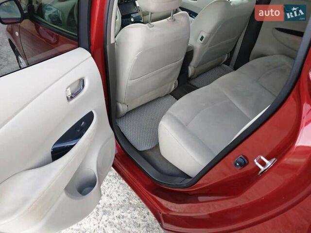 Красный Ниссан Лиф, объемом двигателя 0 л и пробегом 108 тыс. км за 6100 $, фото 6 на Automoto.ua