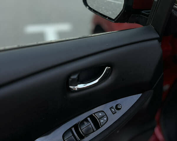 Красный Ниссан Лиф, объемом двигателя 0 л и пробегом 212 тыс. км за 7150 $, фото 9 на Automoto.ua