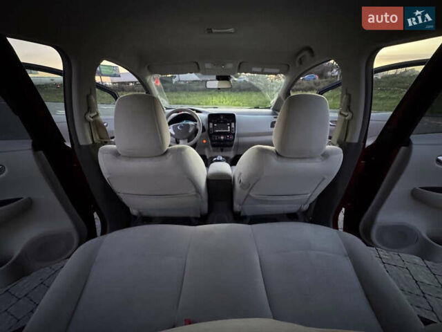 Красный Ниссан Лиф, объемом двигателя 0 л и пробегом 95 тыс. км за 5400 $, фото 25 на Automoto.ua